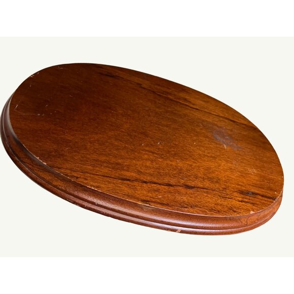 Angel and Lion Figurine With Lamb - Hand-Painted Resin Statue On Wood Base - Picture 11 of 12